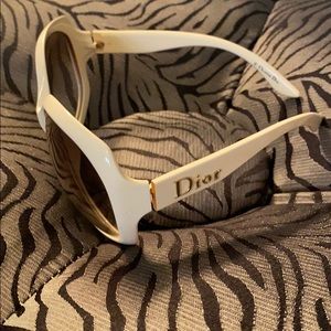 Christian Dior creme sunglasses large